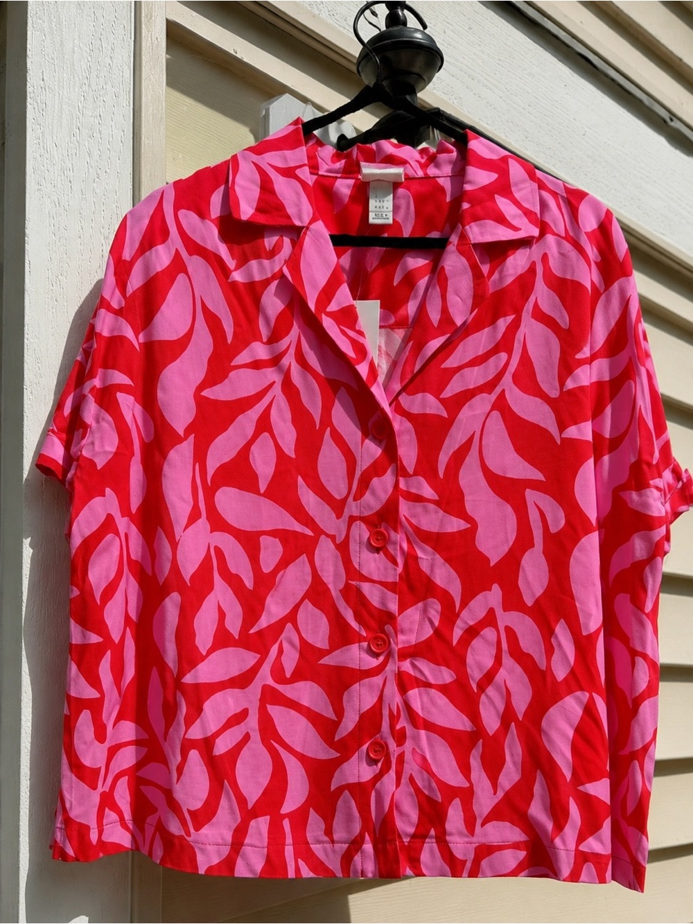 NWT Cotton-Linen Pink and Red Leaf Pattern Short Sleeve Button-Down Shirt - Picture 2 of 8